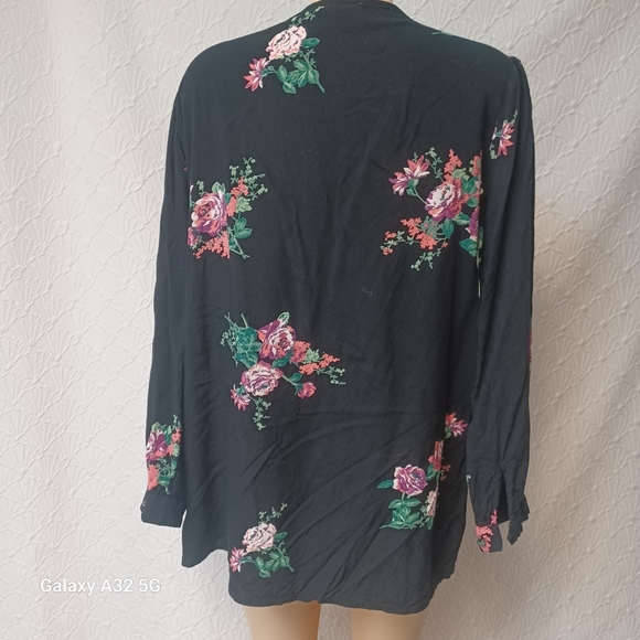Woman Within Black Floral Embroidered Top Bluse Size 18/20 100%Rayon - Picture 7 of 12